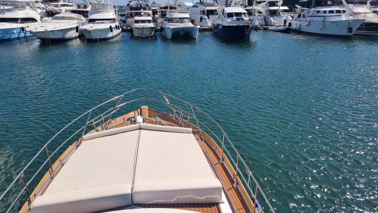 Charming Boat House In Barcelona With Big Terrace And Solarium Hotel Sant Adria de Besos Exterior foto