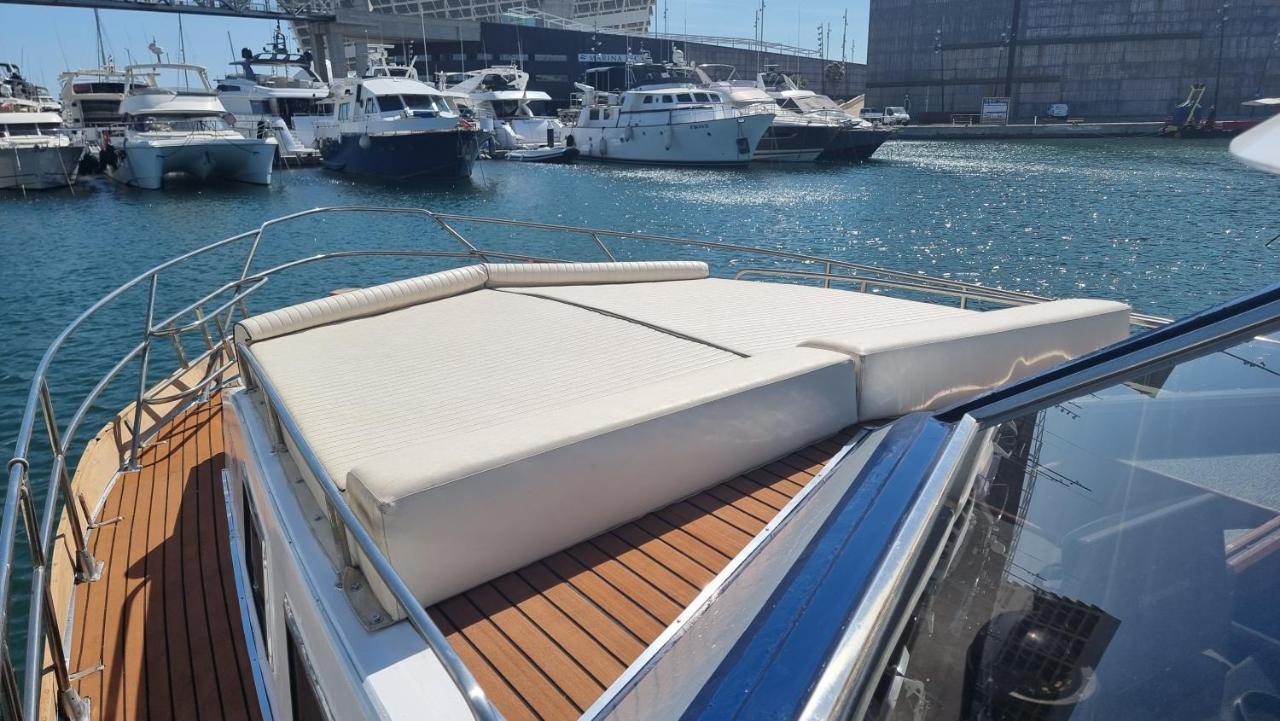 Charming Boat House In Barcelona With Big Terrace And Solarium Hotel Sant Adria de Besos Exterior foto